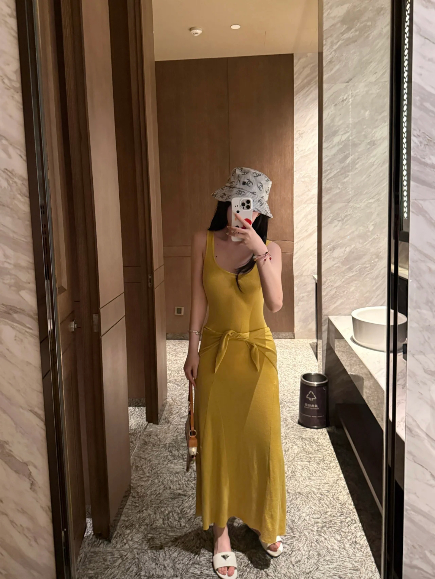 1748138969034_cTAH9B.jpg Old Money Vintage Style Slim Fit Mermaid Cami Long Dress for Women Summer New Waist-Cinching Slimming Sleeveless Long Skirt